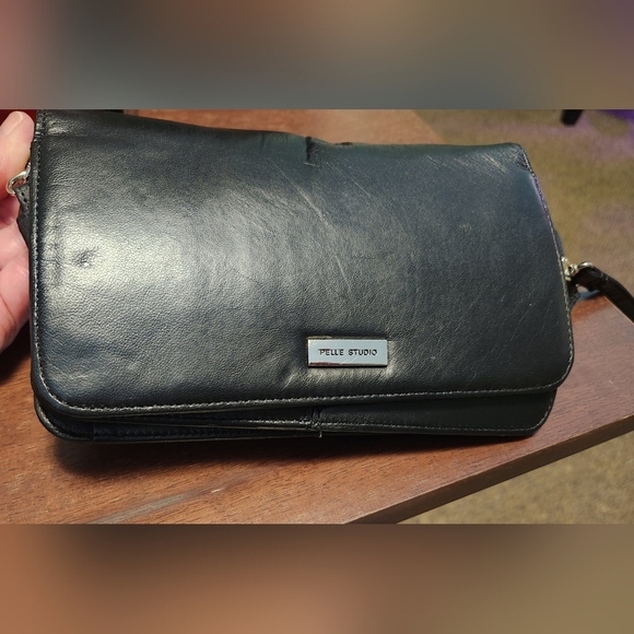 Wilson's Pelle Studio Black Leather Crossbody Wristlette Bag - Picture 3 of 16